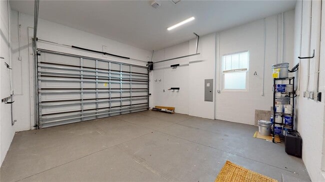 Building Photo - 1068 19th Ave N
