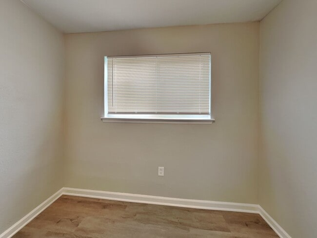 Building Photo - Move-In Ready 4BR Home in Arlington | Sunroom & Large Yard near DFW