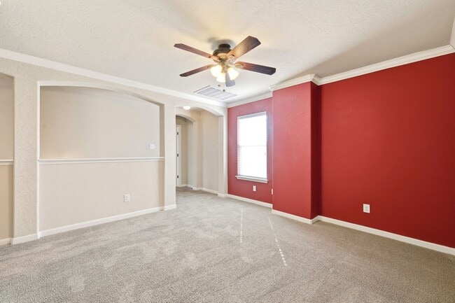 Building Photo - ***APPLICATION CURRENTLY UNDER REVIEW***Spacious Cul-de-sac home located close to Seaworld, Lackl...