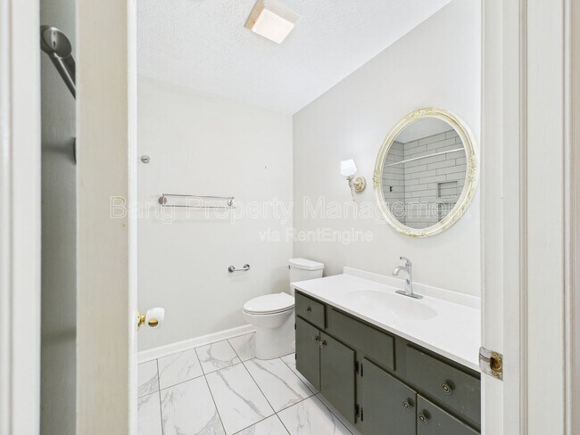 Building Photo - 1233 Pinehurst Rd