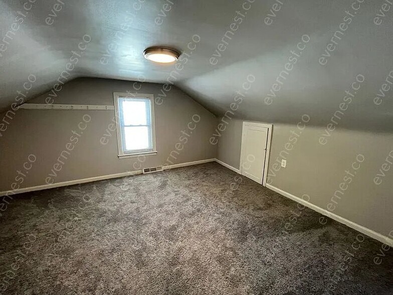 Building Photo - 3355 Curwood St