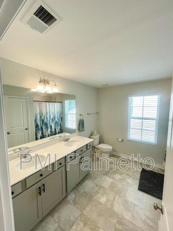 Building Photo - 633 Wooster Dr