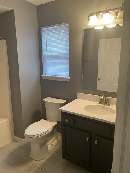 Building Photo - 10405 Ethel St