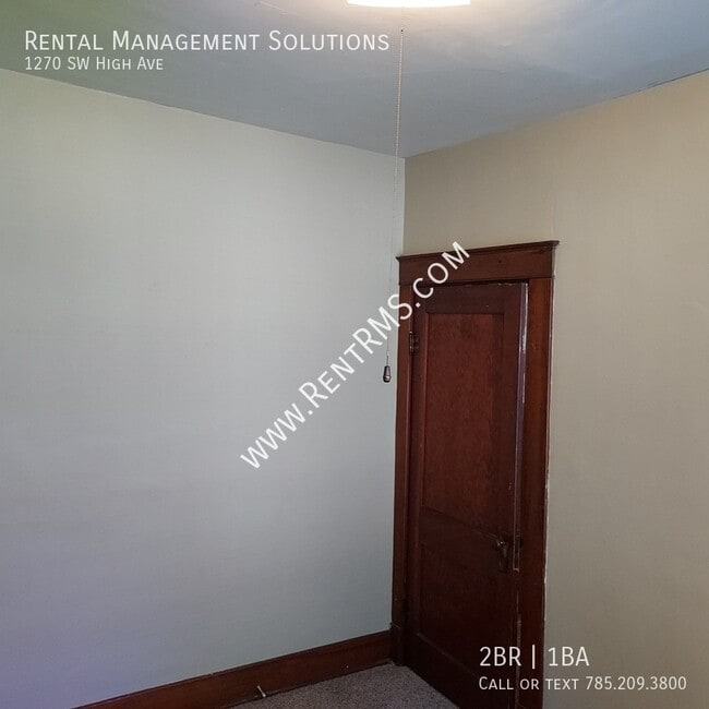 Building Photo - 1270 SW High Ave