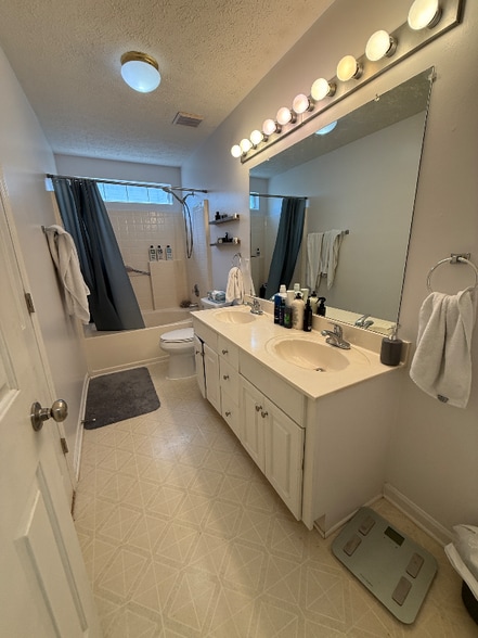 Building Photo - 669 Granwood Blvd