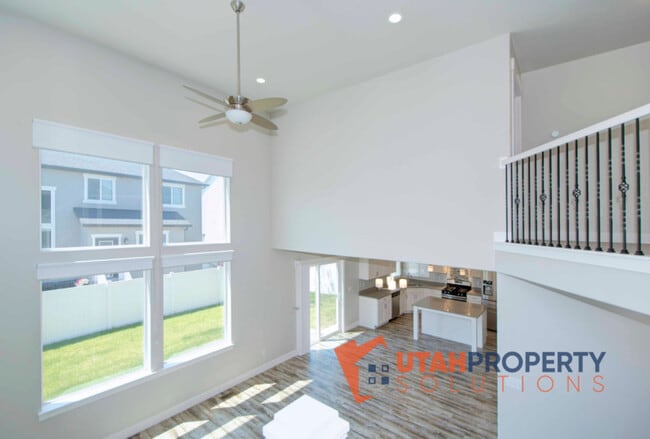 Building Photo - 4963 W Sarasota Ln