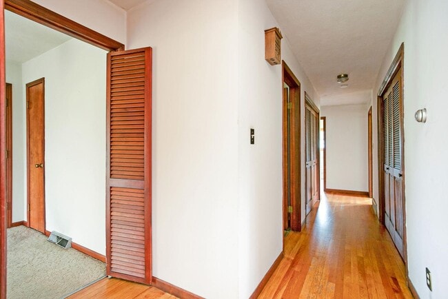Building Photo - 554 Cox Ln