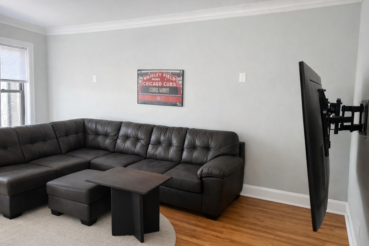 Building Photo - 3610 N Claremont Ave