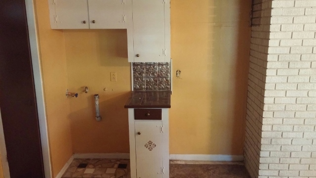 Building Photo - CUTE 3/2 BROADMOOR