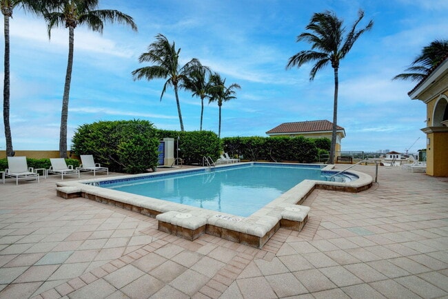 Building Photo - 403 S Sapodilla Ave