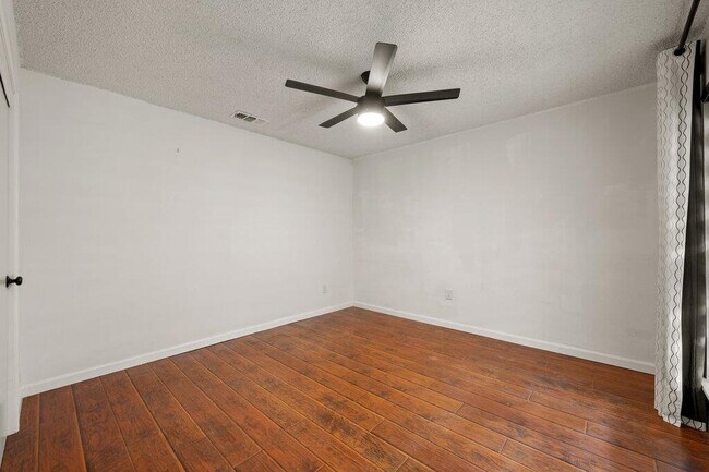 Building Photo - 1003 Minda Dr