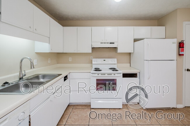 Building Photo - 821 Willow Pointe