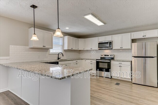Building Photo - 3210 York Dr