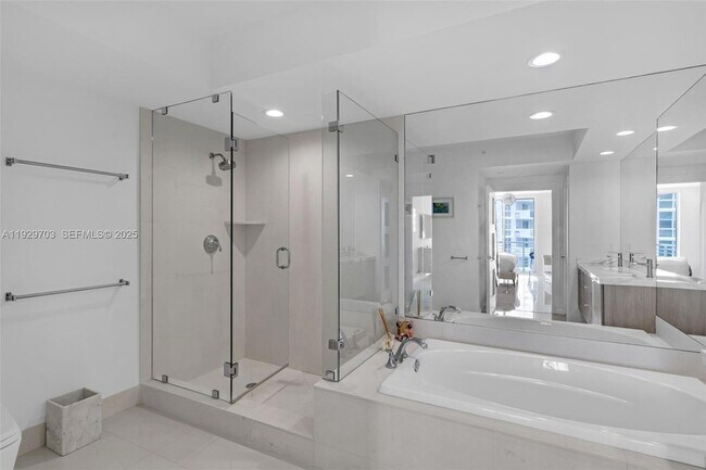 Building Photo - 2831 N Ocean Blvd