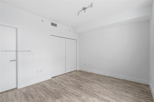 Building Photo - 90 SW 3rd St