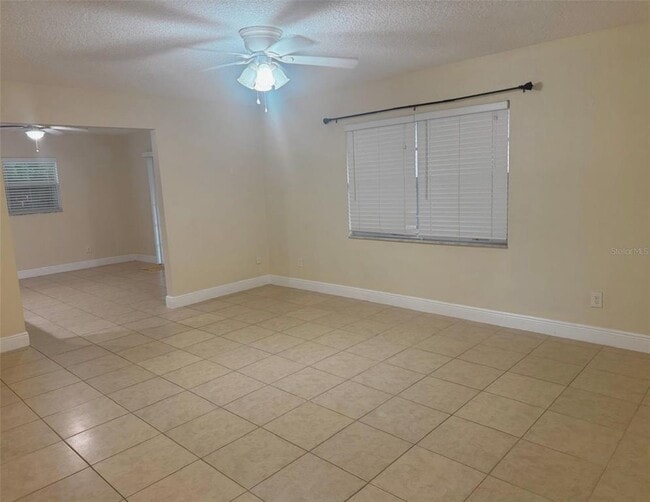 Building Photo - 10618 Eastview Dr