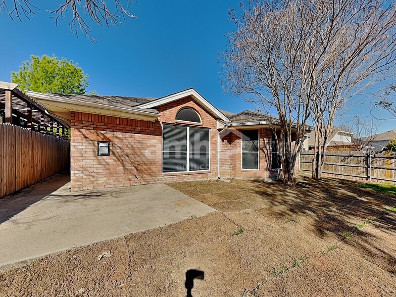 Building Photo - 909 Remington Dr