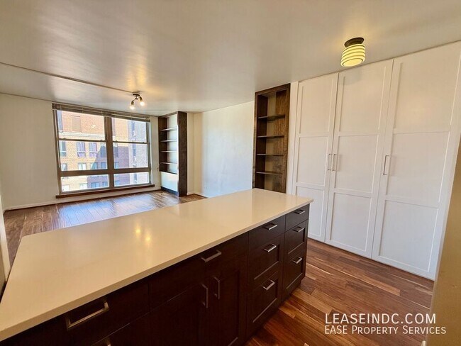 Building Photo - 1260 21st St NW