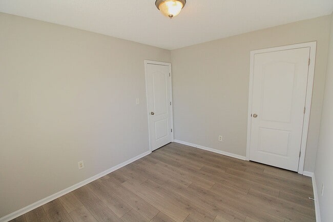 Building Photo - 3 Bedroom Home with a 1 Car garage!