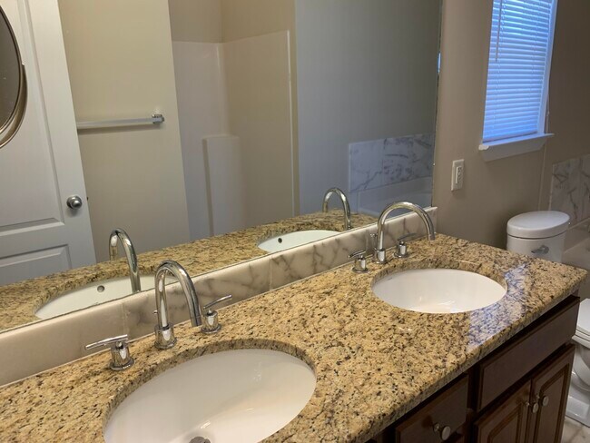 Building Photo - 270 Mallot Beach Dr