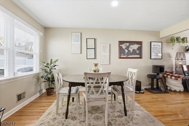 Building Photo - 23 Doremus St