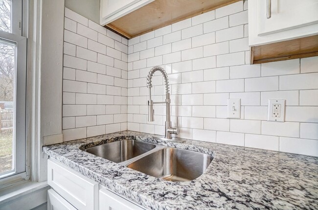 Building Photo - Newly renovated 2bed/1bath