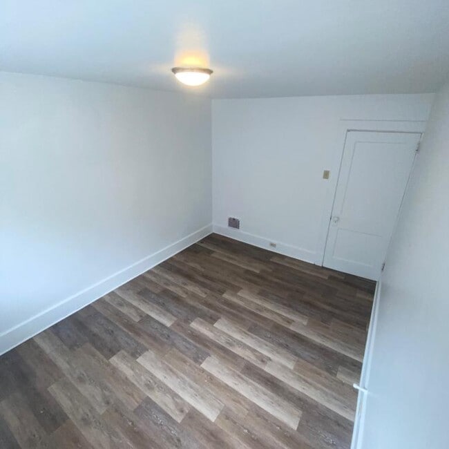 Building Photo - 1611 Lynn Ave