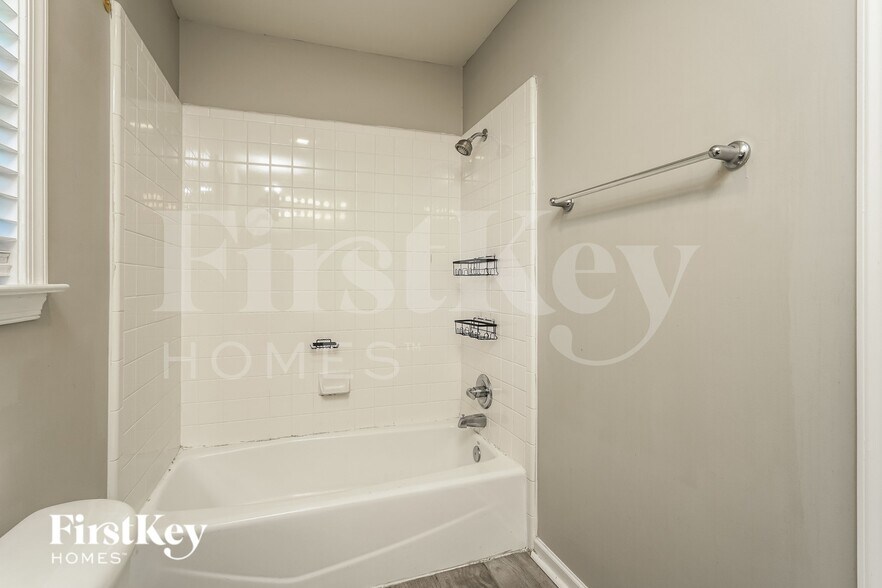 Building Photo - 6107 Black Willow Dr