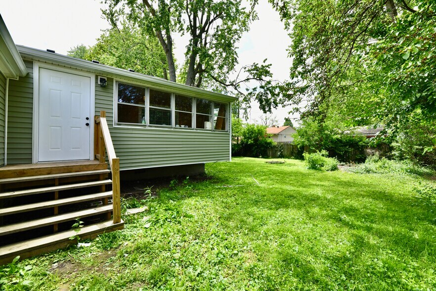 Building Photo - 3550 Eisenhower Dr