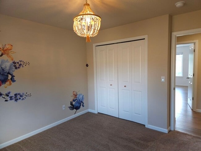 Building Photo - 4Bd/2.5Ba Two Story House - Available to View!