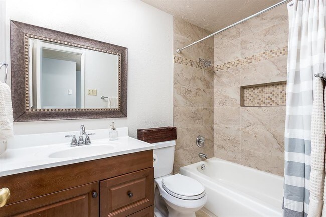 Building Photo - 1113 Villa Downs Dr