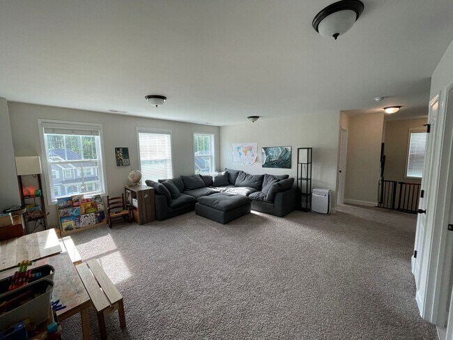 Building Photo - Stunning 5 Bed 3 Bath Home in Anderson Creek Club