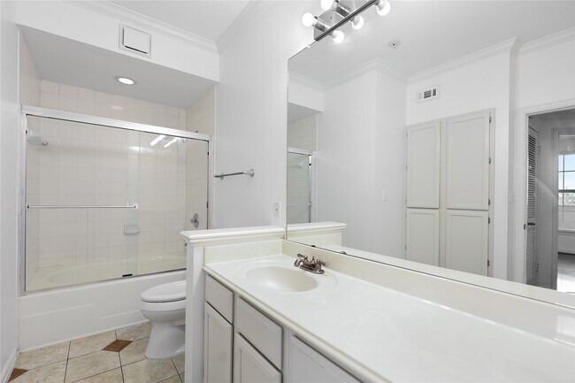 Building Photo - 2111 Welch St