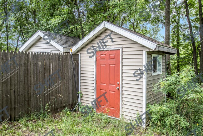 Building Photo - 755 North - Beautiful Single Family home