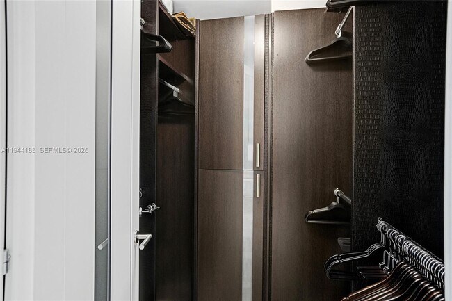 Building Photo - 15901 Collins Ave