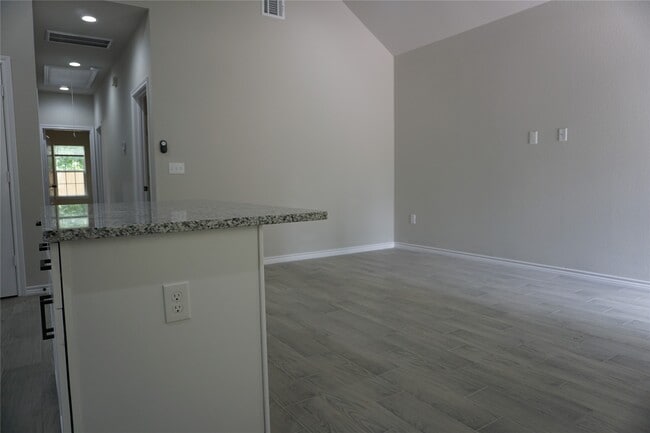 Building Photo - 11514 Persimmon St