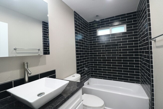 Building Photo - 1 N Naco Way