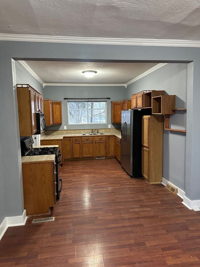 Building Photo - Charming Completely Remodeled Home!