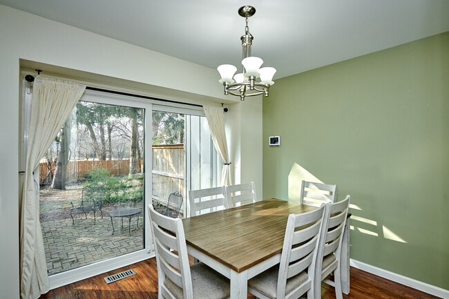 Building Photo - 1066 Florimond Dr