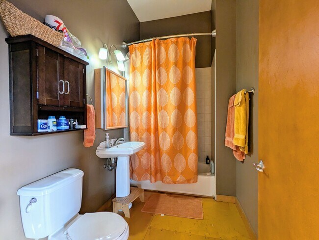 Building Photo - 523 Jackson St