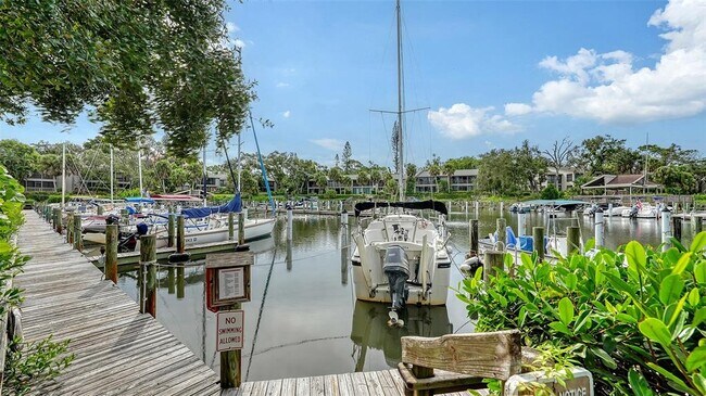 Building Photo - 1611 Clower Creek Dr