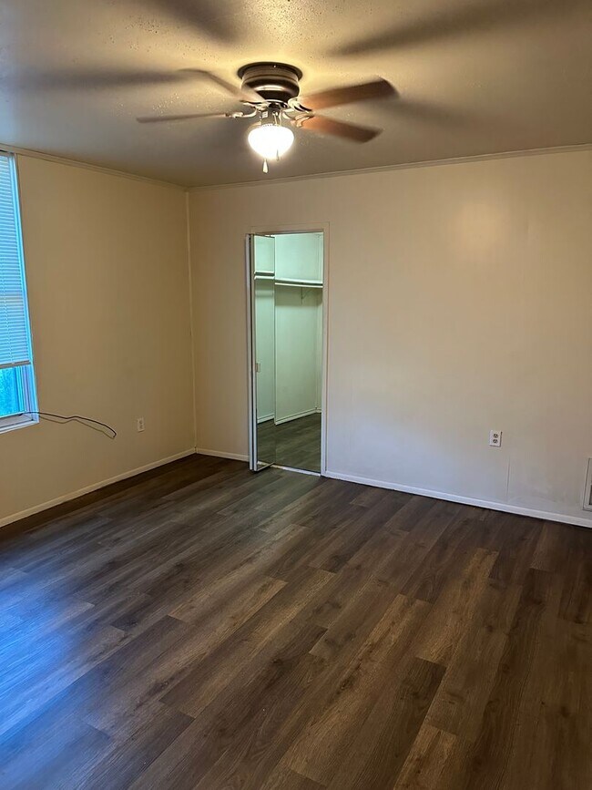 Building Photo - Section 8