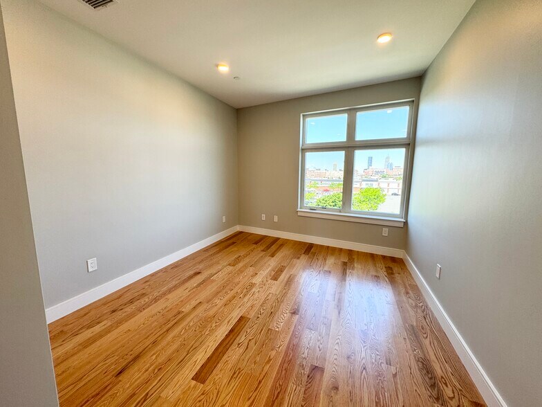 Building Photo - 16 Baker Ct