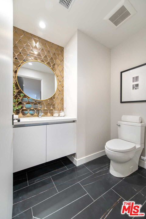 Building Photo - 825 Croft Ave