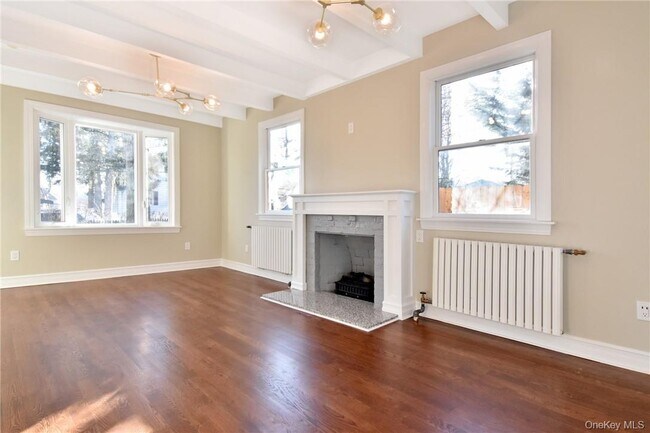 Building Photo - 19 Longmeadow Rd