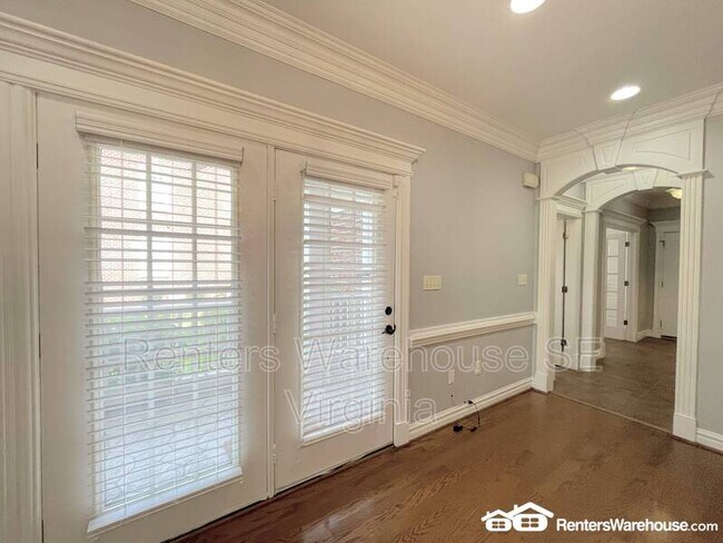 Building Photo - 2940 Hollister Ave