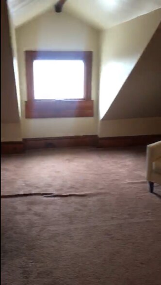 Building Photo - 56 Linden St