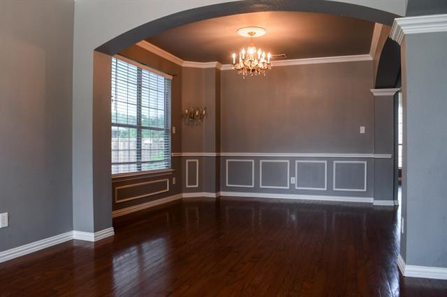 Building Photo - 409 Royal Crest Dr