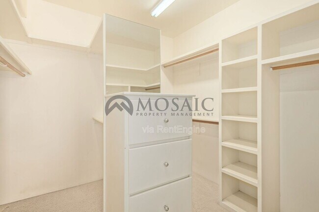 Building Photo - 13448 E Bloomfield Dr