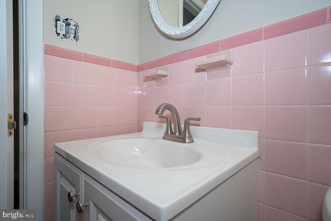 Building Photo - 130 Ivy Ct